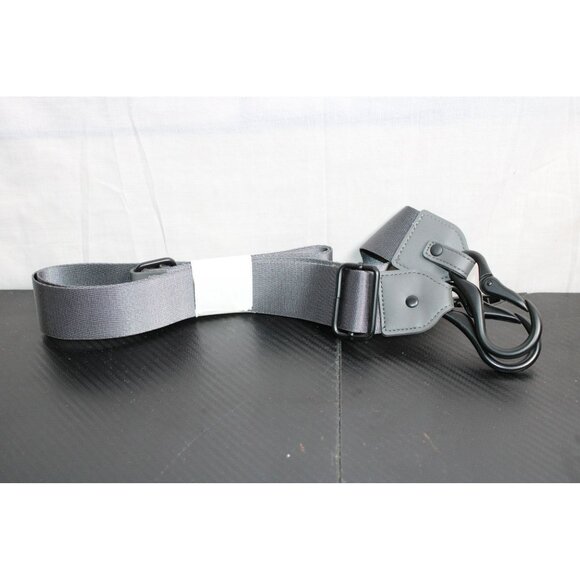 Tech Tote Charges Phone and Tablet With Many Pockets And Original Tags - Picture 8 of 11